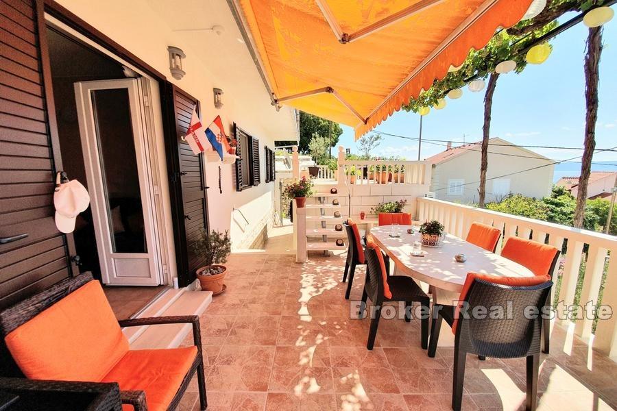 Komfortabel leilighet med havutsikt