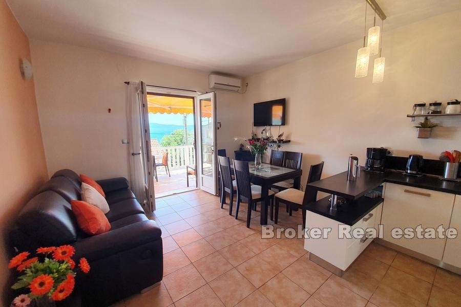 Komfortabel leilighet med havutsikt