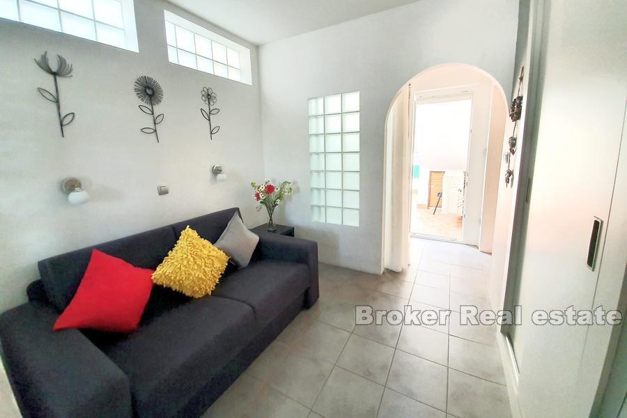 Komfortabel leilighet med havutsikt