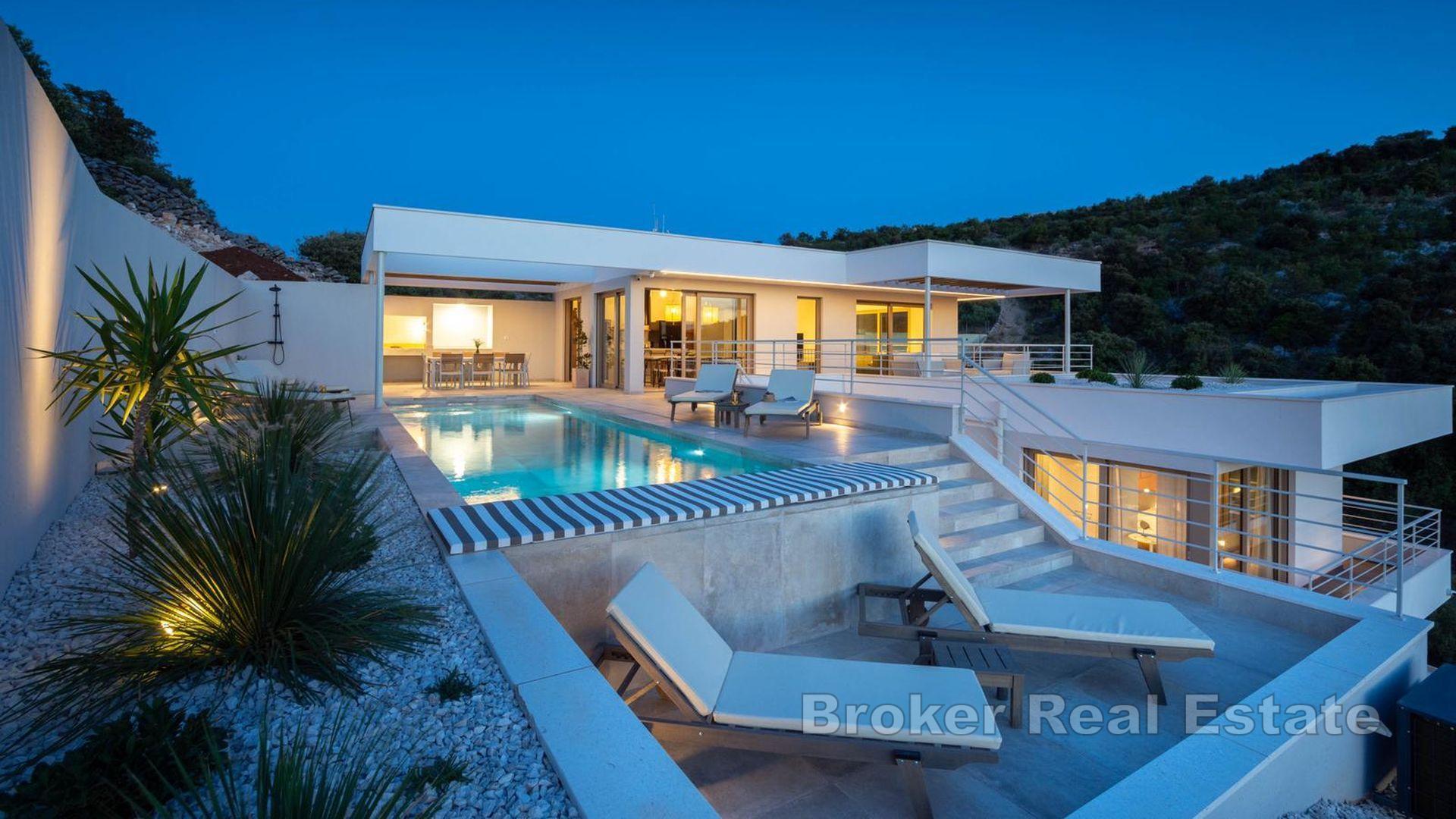 Недавно построенная вилла с видом на море