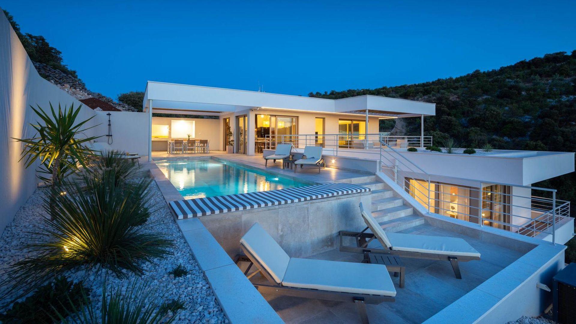 Villa di nuova costruzione con vista mare