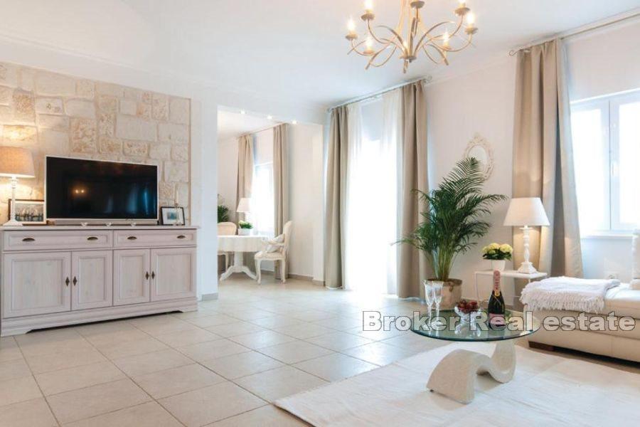 Villa en pierre avec vue mer panoramique