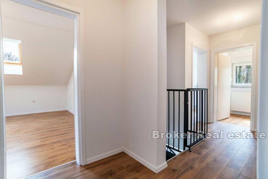 Samostojeća kuća sa dva apartmana