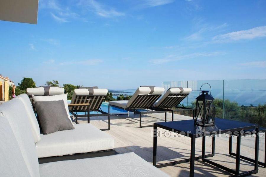 Villa avec piscine et vue mer