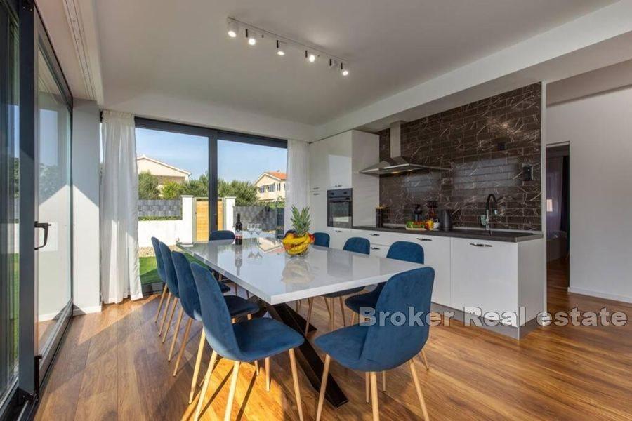 Villa moderne avec piscine