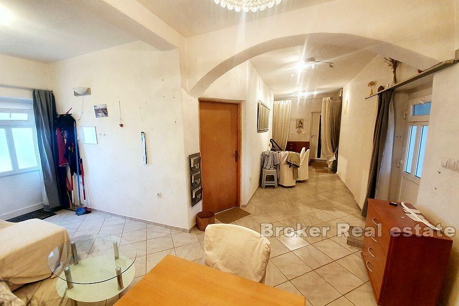 Dům se dvorem nedaleko Zadaru