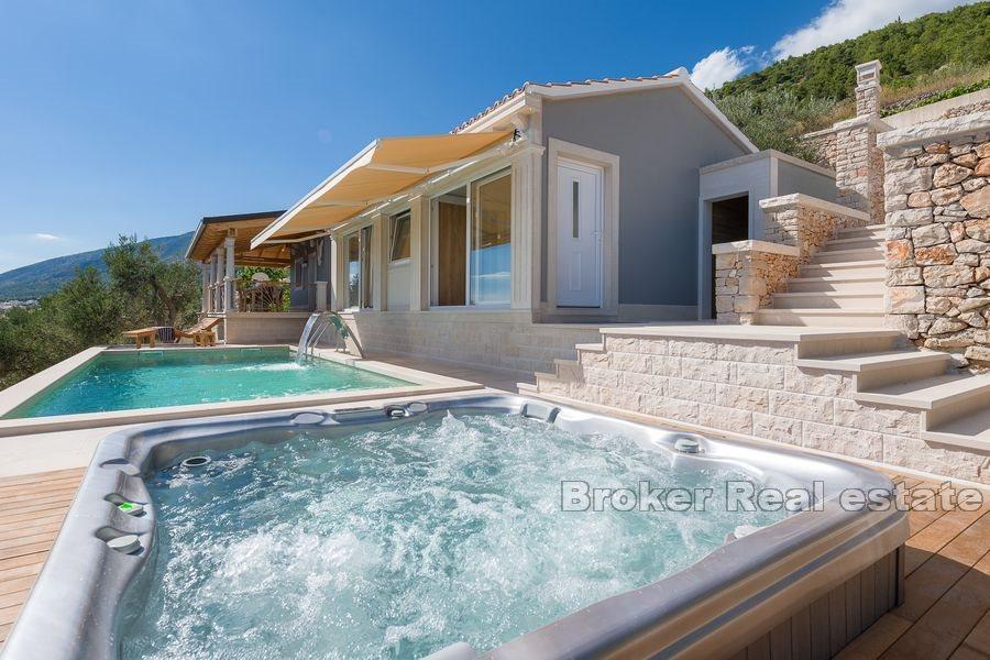 House with open sea view