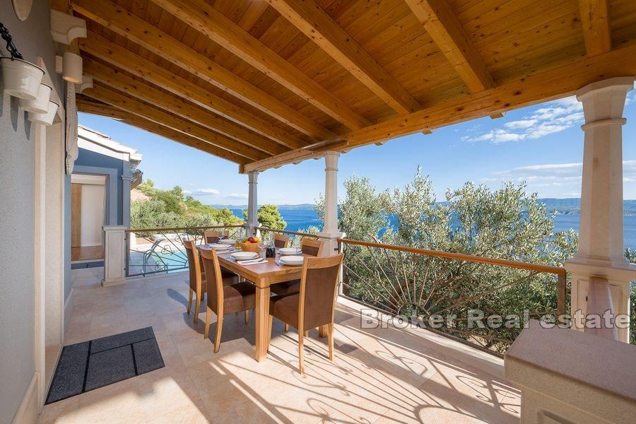 House with open sea view