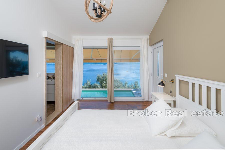 House with open sea view