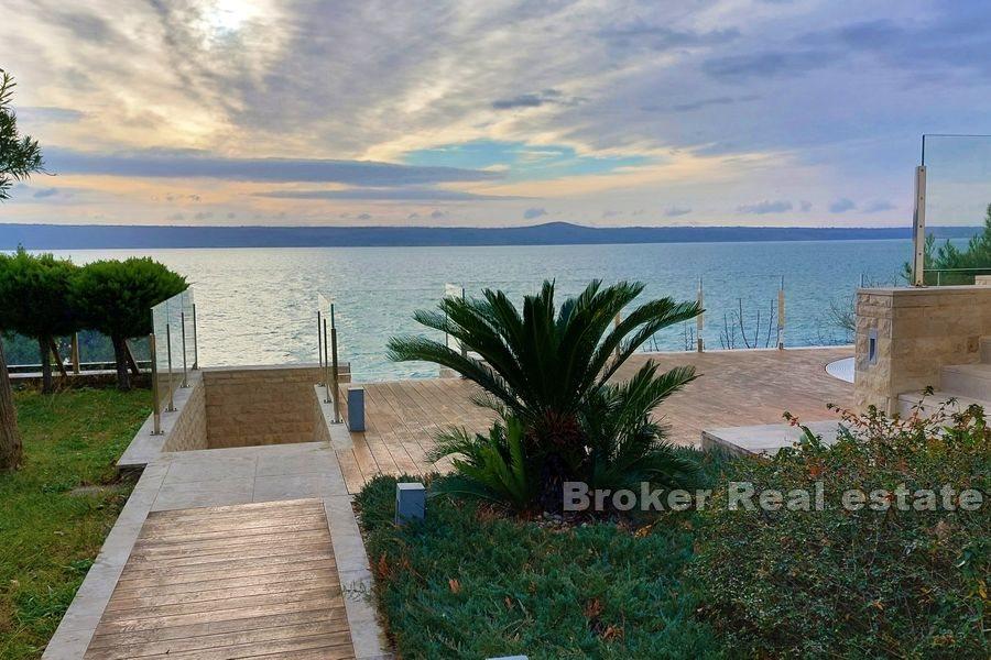 Villa en bord de mer avec piscine