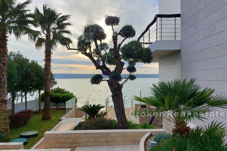 Villa by the sea with pool