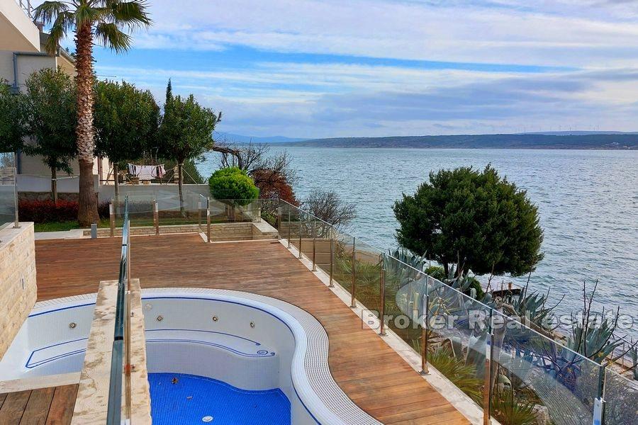 Villa vid havet med pool