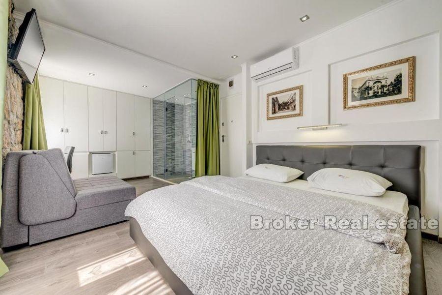 Four bedrooms / units