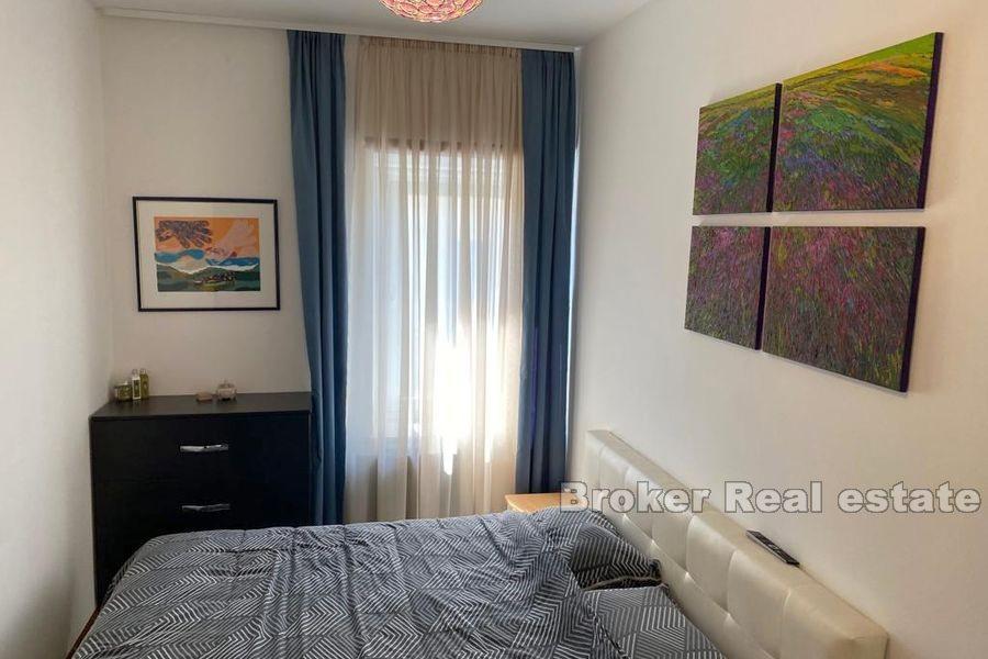 Bacvice, sunny three-bedroom apartment