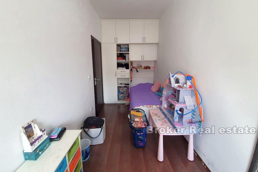 Bacvice, sunny three-bedroom apartment