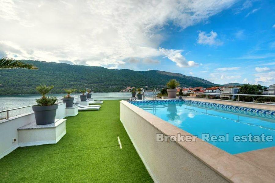 House with pool, first row to the sea