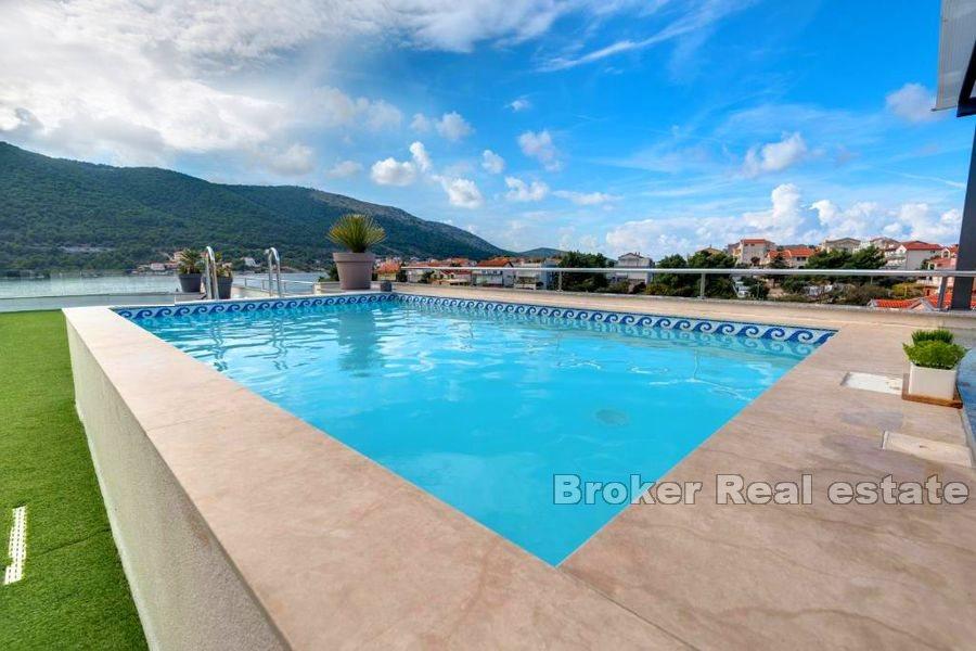 House with pool, first row to the sea