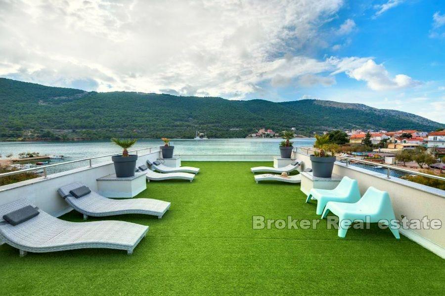 House with pool, first row to the sea