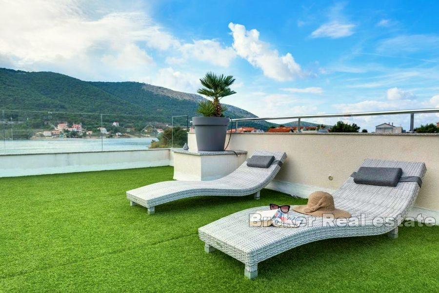 House with pool, first row to the sea