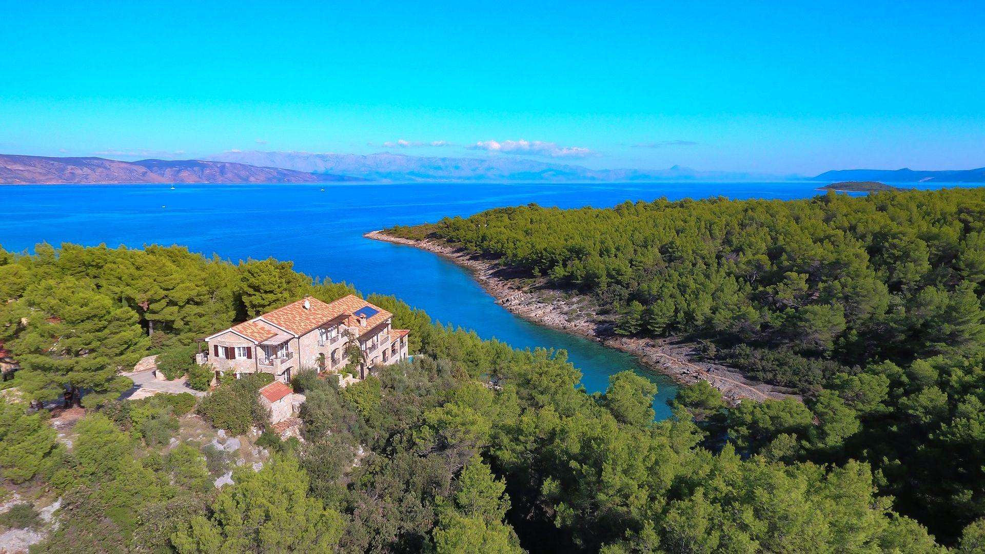 01-2018-189-Hvar-unique-stone-house-by-the-sea-for-sale