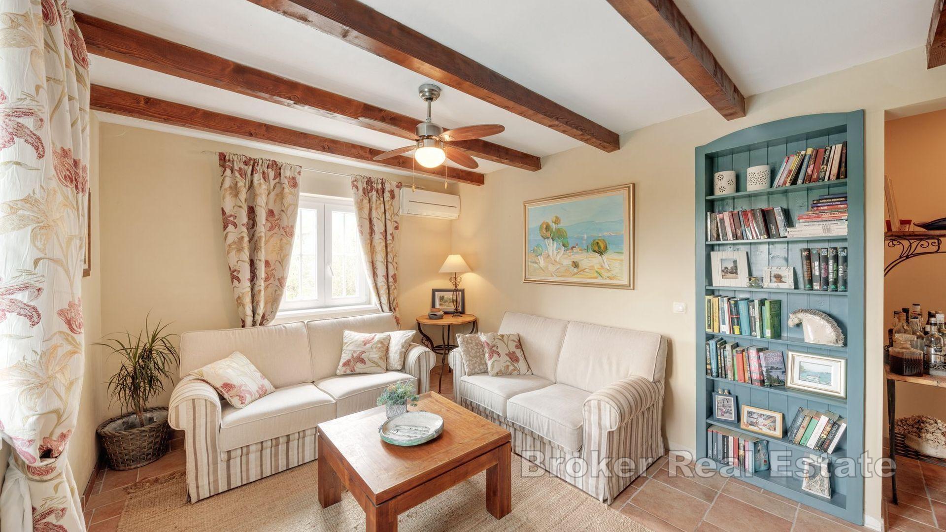 Maison en pierre unique en bord de mer