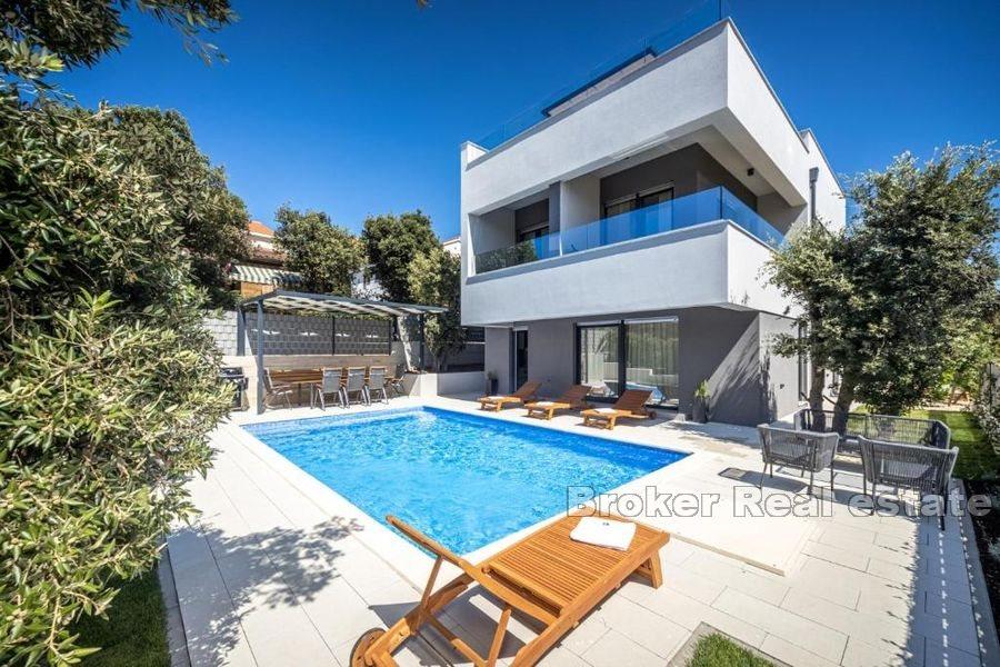 Villa de luxe avec piscine et vue mer
