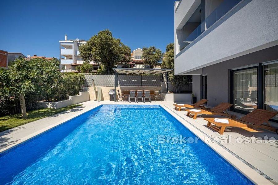 Luxusní vila s bazénem a výhledem na moře