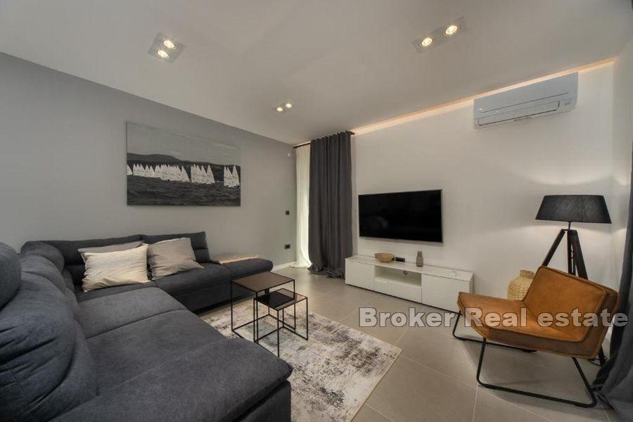 Роскошная вилла с бассейном и видом на море