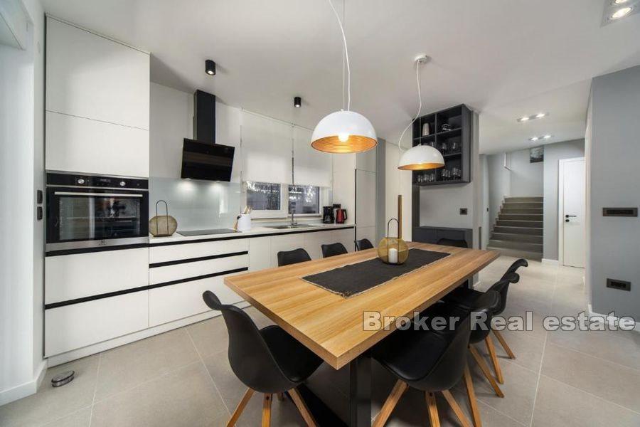 Luxusní vila s bazénem a výhledem na moře