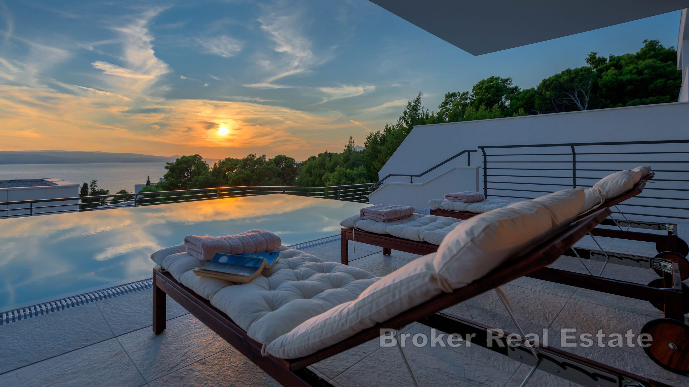 Villa avec piscine et vue dégagée sur la mer