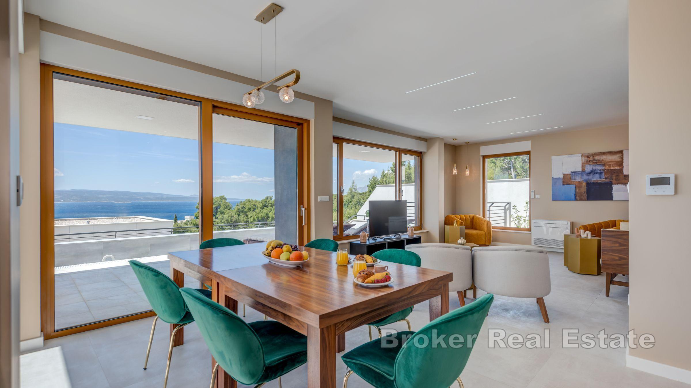 Villa avec piscine et vue dégagée sur la mer
