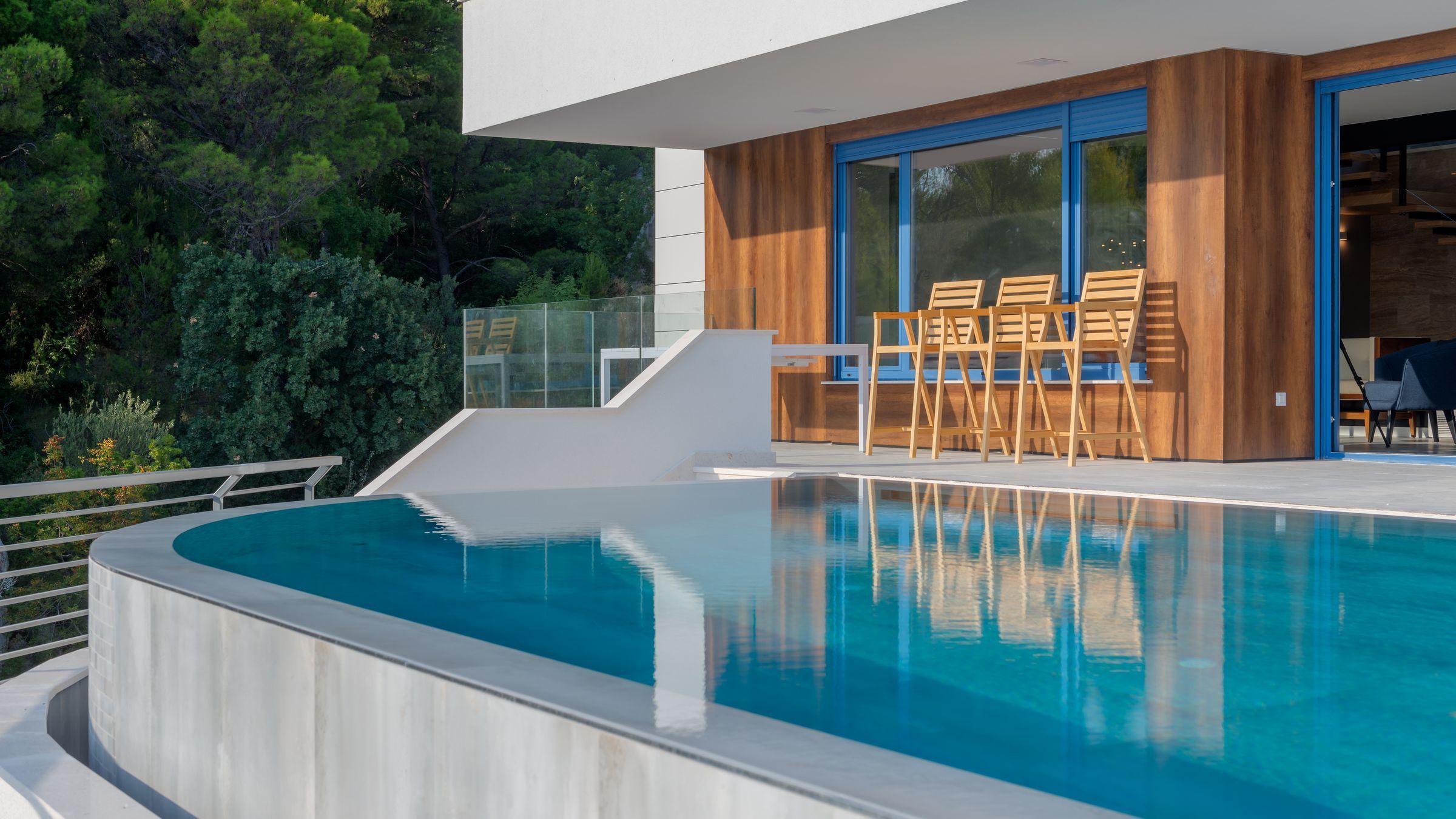 Nowo wybudowana willa z basenem