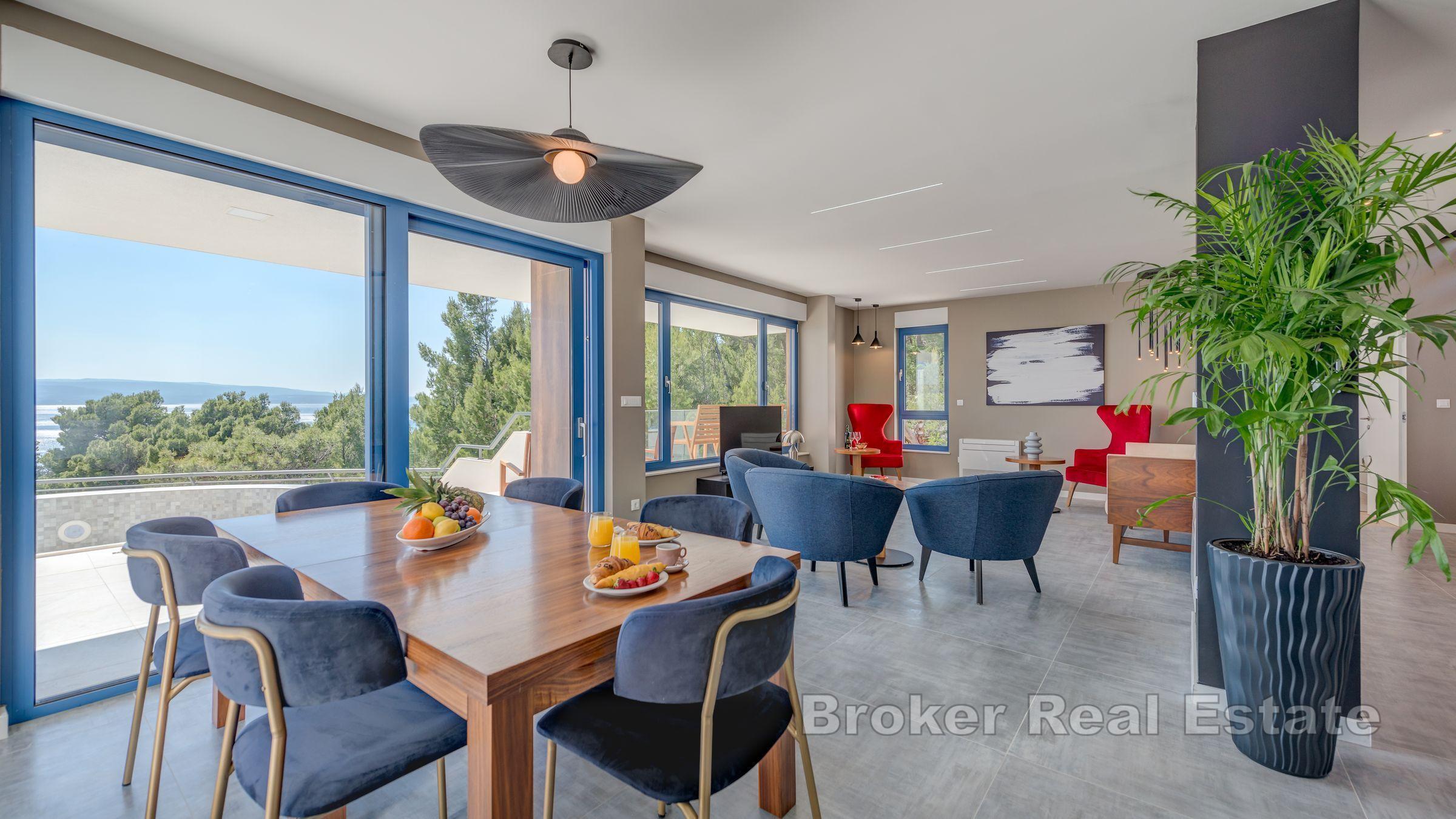 Neu gebaute Villa mit Pool