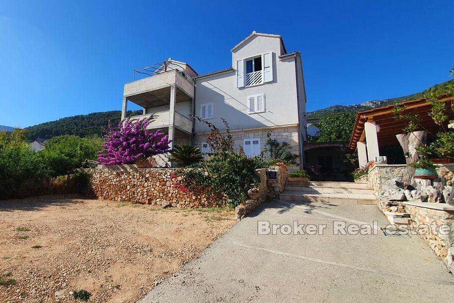 Immeuble avec vue sur la mer