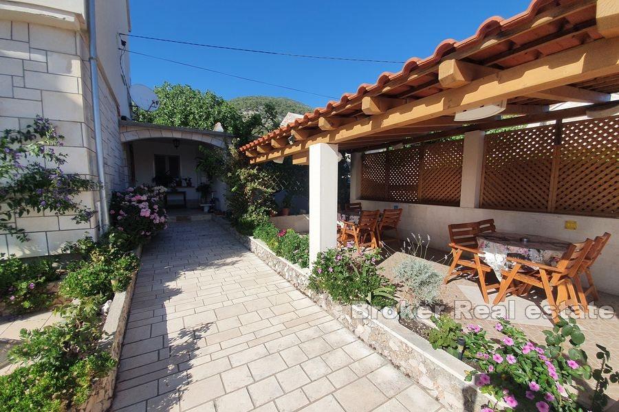 Apartmanska kuća sa pogledom na more