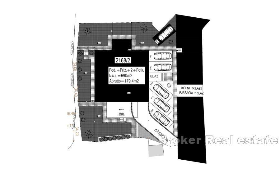 Apartment house with sea view