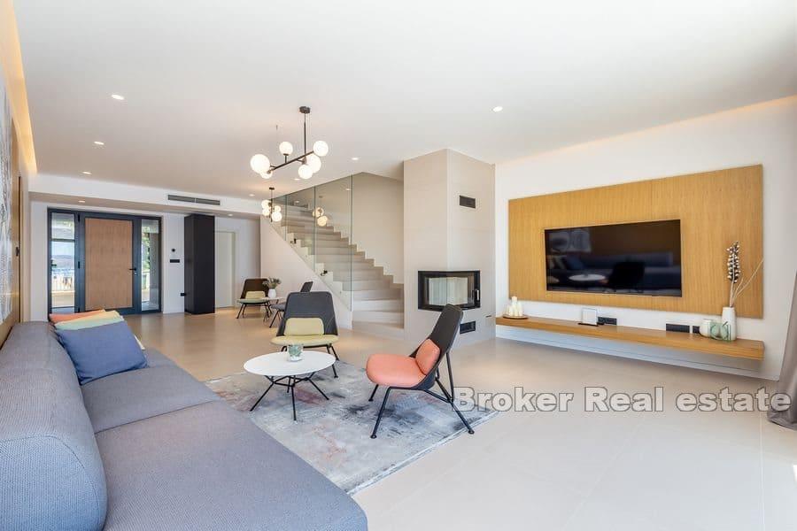 Hus på klippan, första raden mot havet