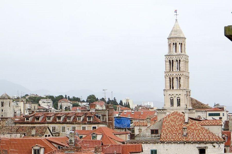 Bellissimo appartamento sulla Riva, in vendita