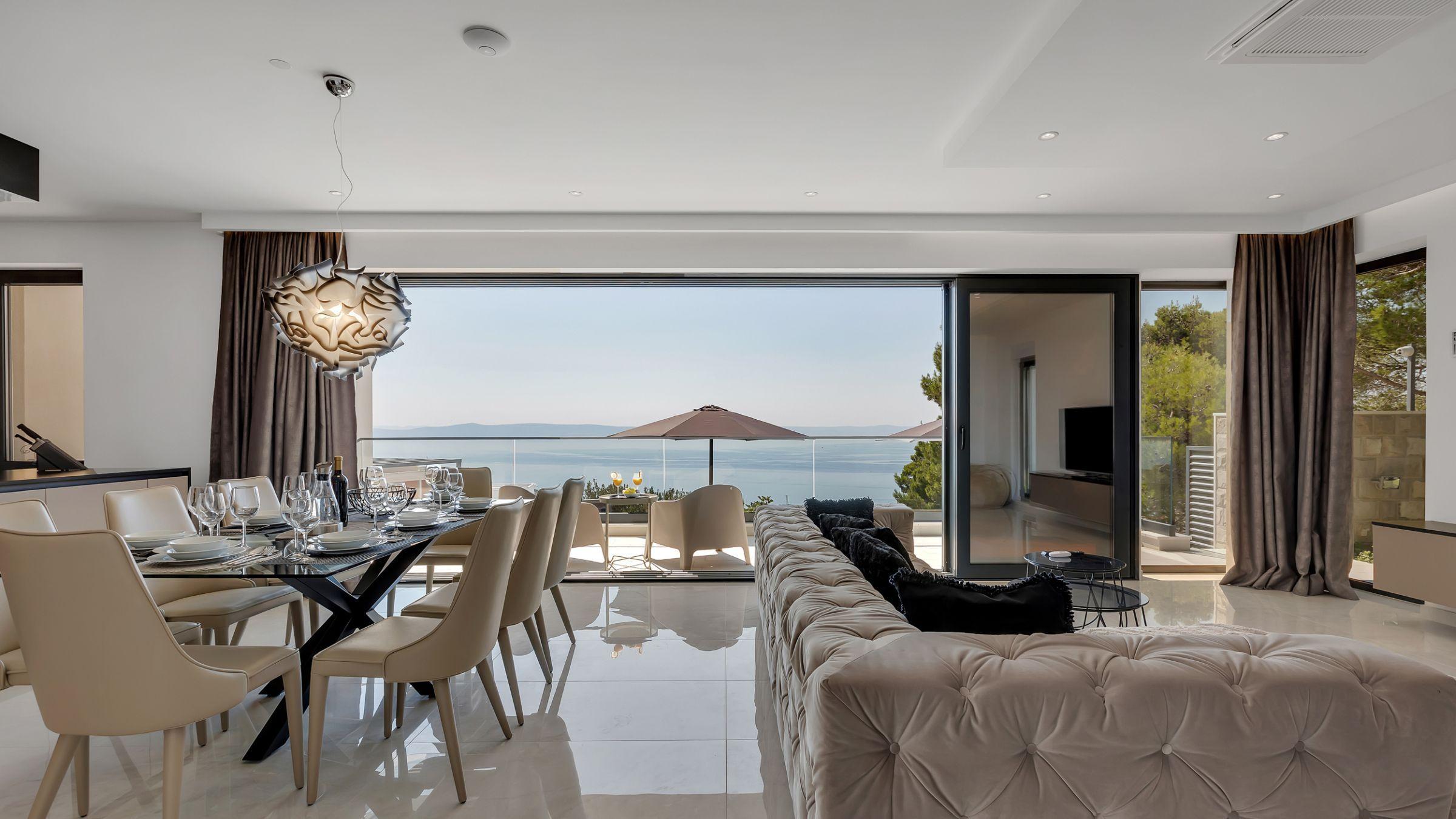 Nowo wybudowana willa z panoramicznym widokiem na morze