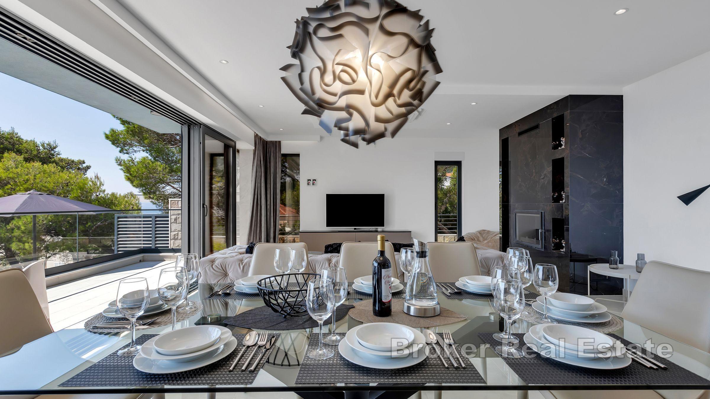 Nybygd villa med panoramautsikt over havet