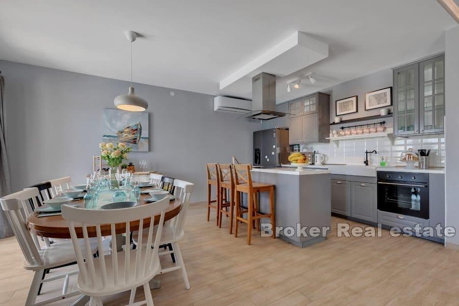 Kuća sa bazenom i pogledom na more