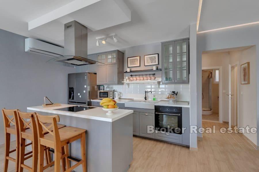 Kuća sa bazenom i pogledom na more