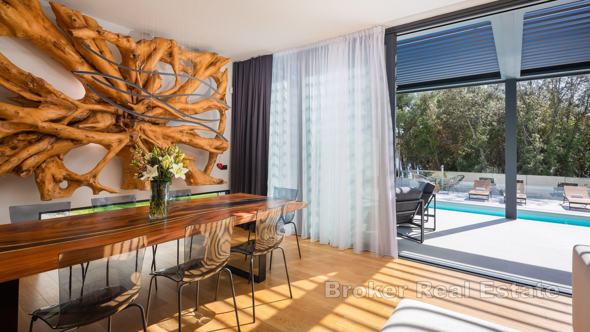 Atraktivna vila s bazenom u blizini mora