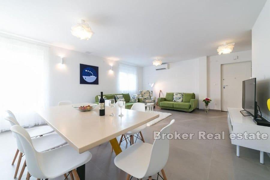 House with pool near the sea