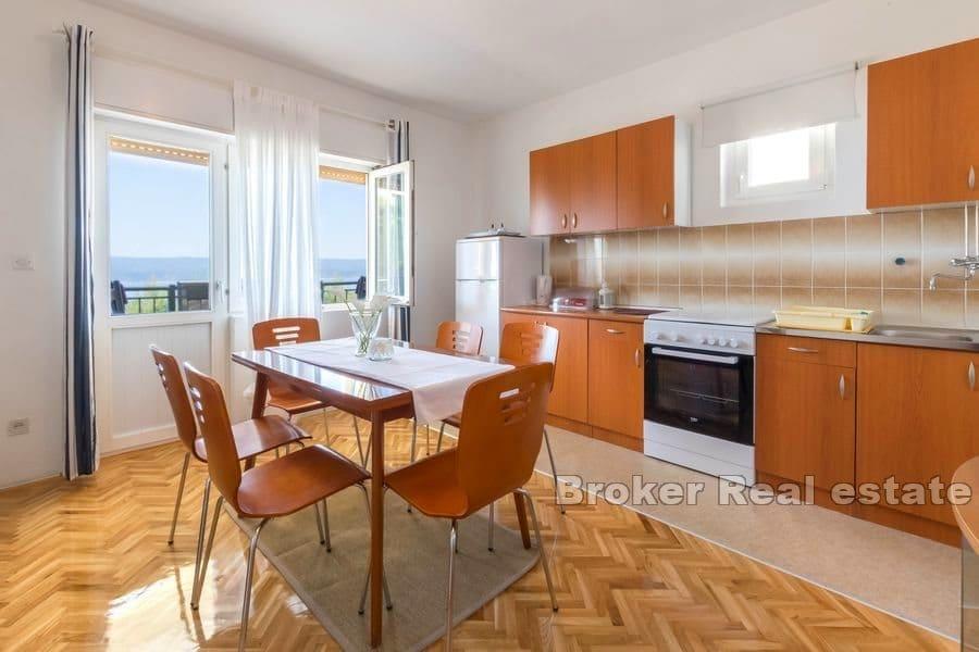 Apartmanska kuća s pogledom na more