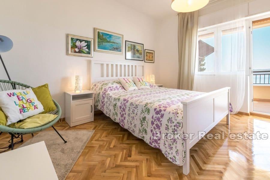 Apartmanska kuća s pogledom na more