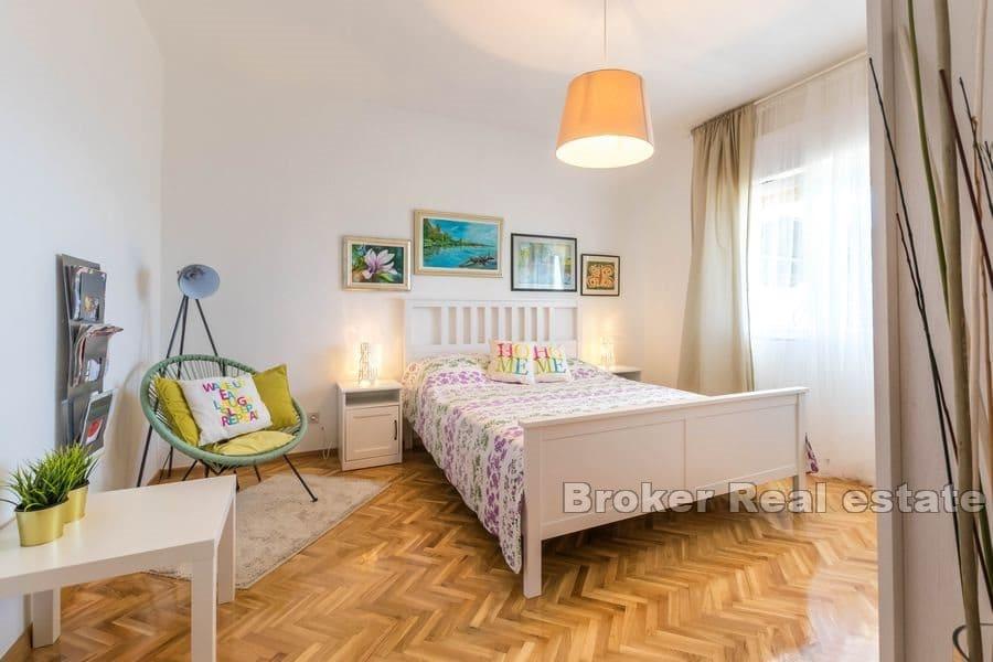 Apartmanska kuća s pogledom na more