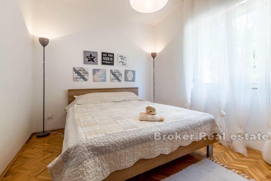 Immeuble avec vue sur la mer