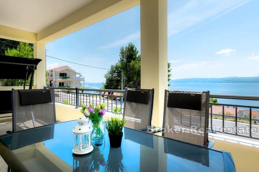 Immeuble avec vue sur la mer