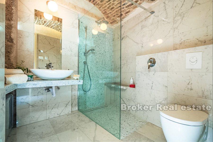 Luksusowy apartament w doskonałej lokalizacji w pobliżu pałacu w Dioklecjanie.